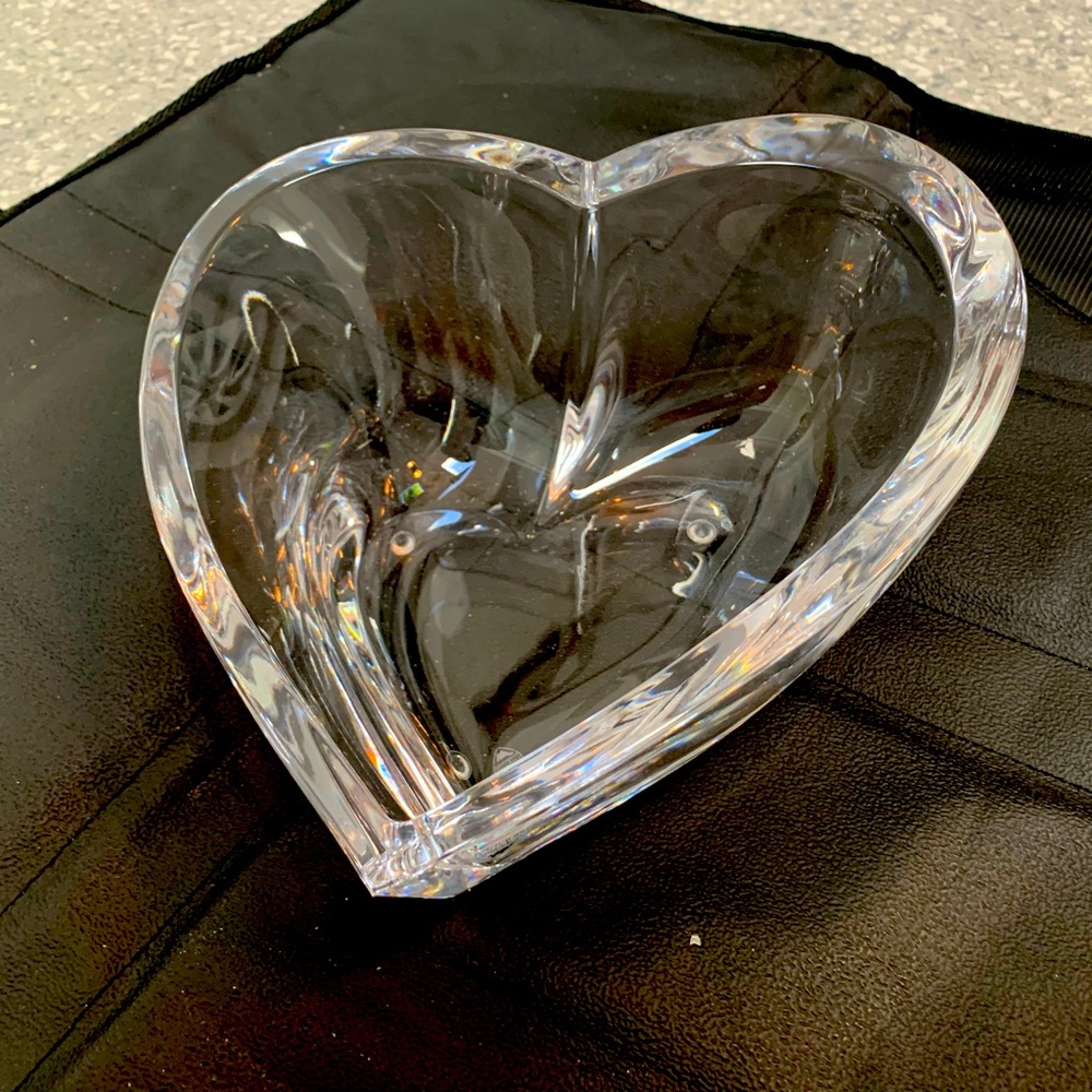 Orrefors Valentino Bowl. 4” H, 8.25” W. Beautiful and brand new crystal bowl.